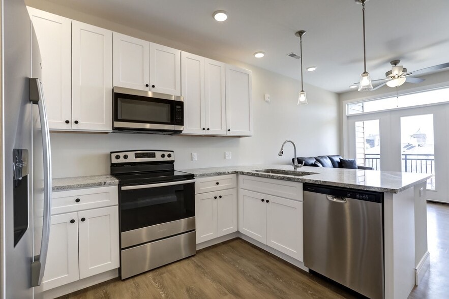 Interior Photo - 301 W. University Ave