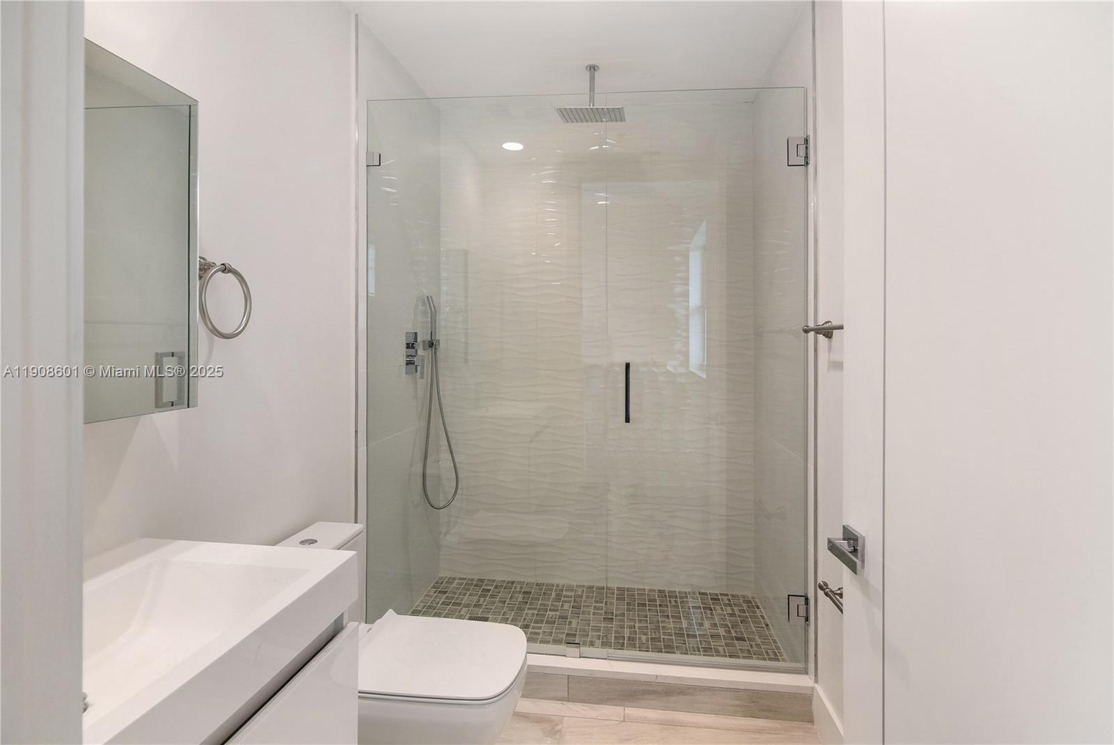 Building Photo - 14951 Royal Oaks Ln