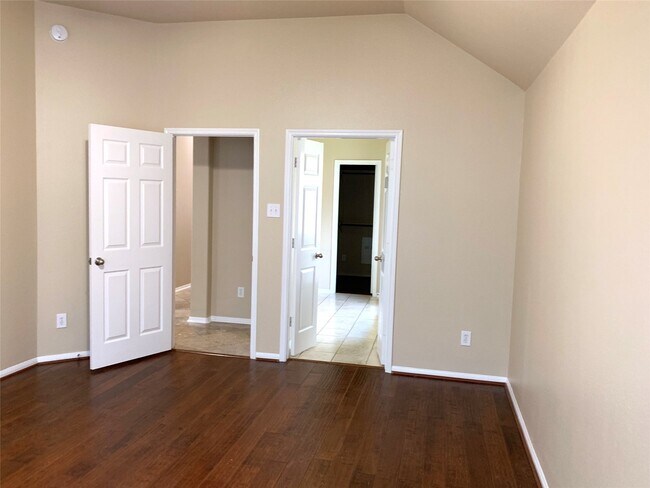 Building Photo - 2822 Chalet Knolls Ln