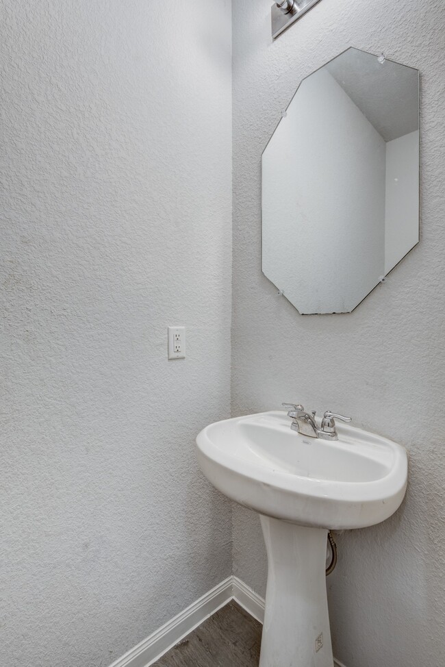 Building Photo - 5011 Blue Jacaranda Wy