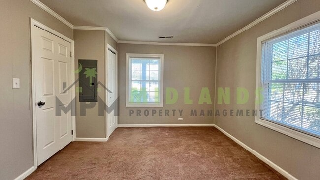 Building Photo - 610 W Hampton Ave