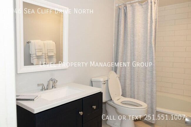 Building Photo - 1046 Sea Cliff Dr N