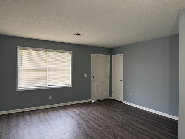 Building Photo - 1309 Glenn Cir