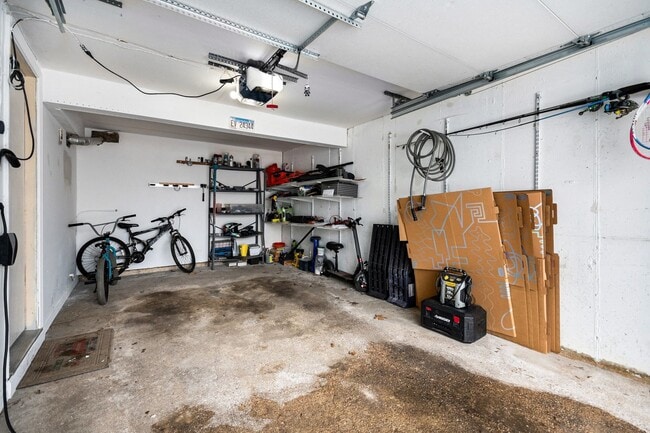 Building Photo - 1921 Williamsburg Dr