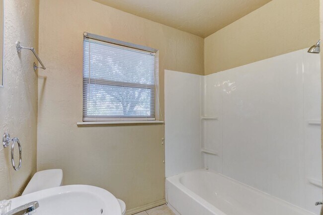 Building Photo - 4172 NW 23rd St