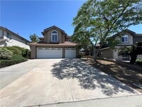 Building Photo - Beautifully Maintained Home