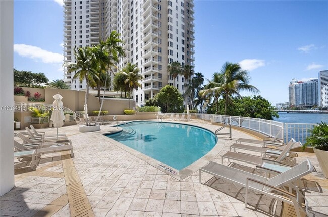 Building Photo - 801 Brickell Key Blvd