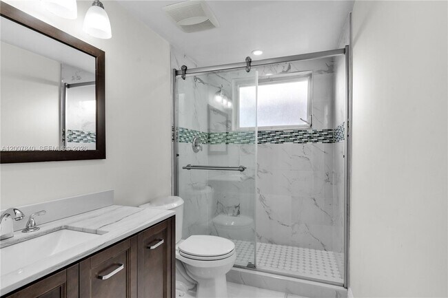 Building Photo - 13715 Kendale Lakes Cir