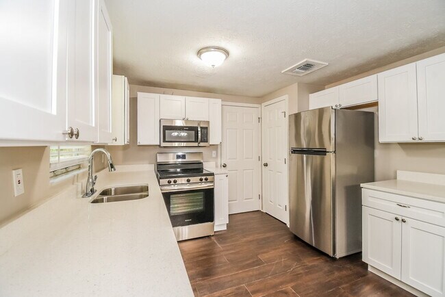 Building Photo - 7563 Patrice Ct