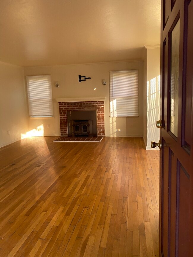 Building Photo - 655 E Fountain Way