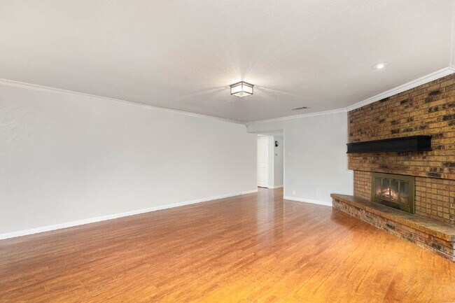Building Photo - Great Entertaining Spaces!
