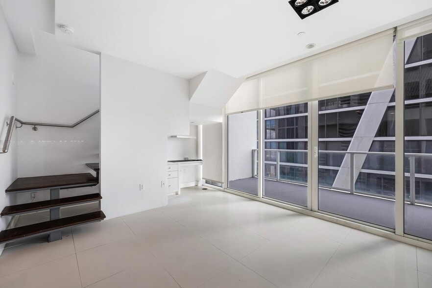 Building Photo - 1040 Biscayne Blvd