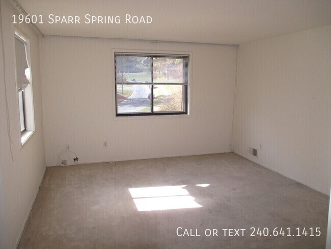 Building Photo - 19601 Sparr Spring Rd