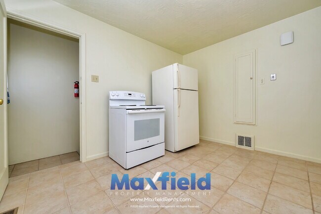 Building Photo - LEASE SPECIAL ! Sugarhouse Bungalow 2 BD 1 BA 1GA - 1500+ sq ft