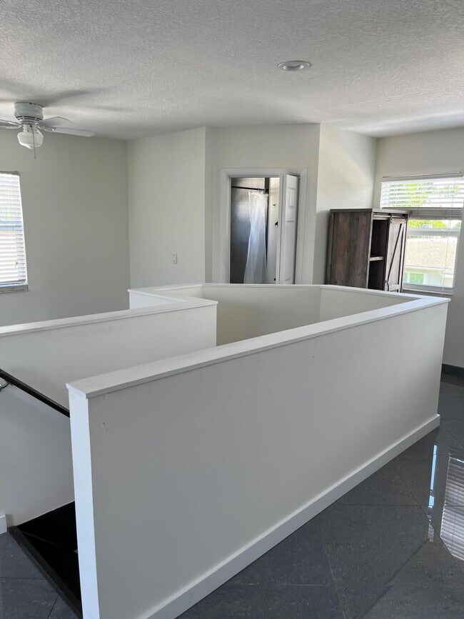 Building Photo - 301 Central Dr