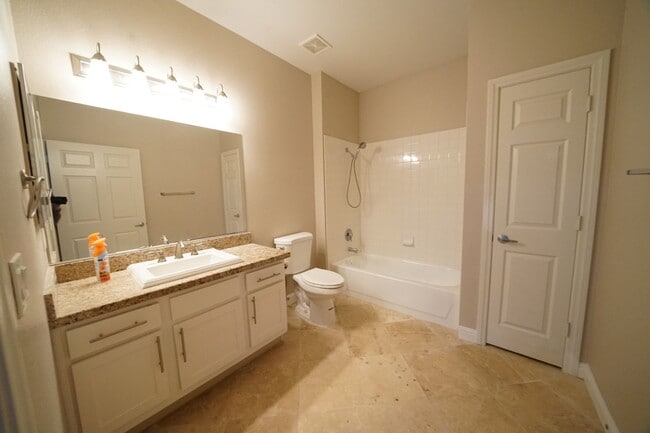 Building Photo - SHOWINGS AVAILABLE NOW