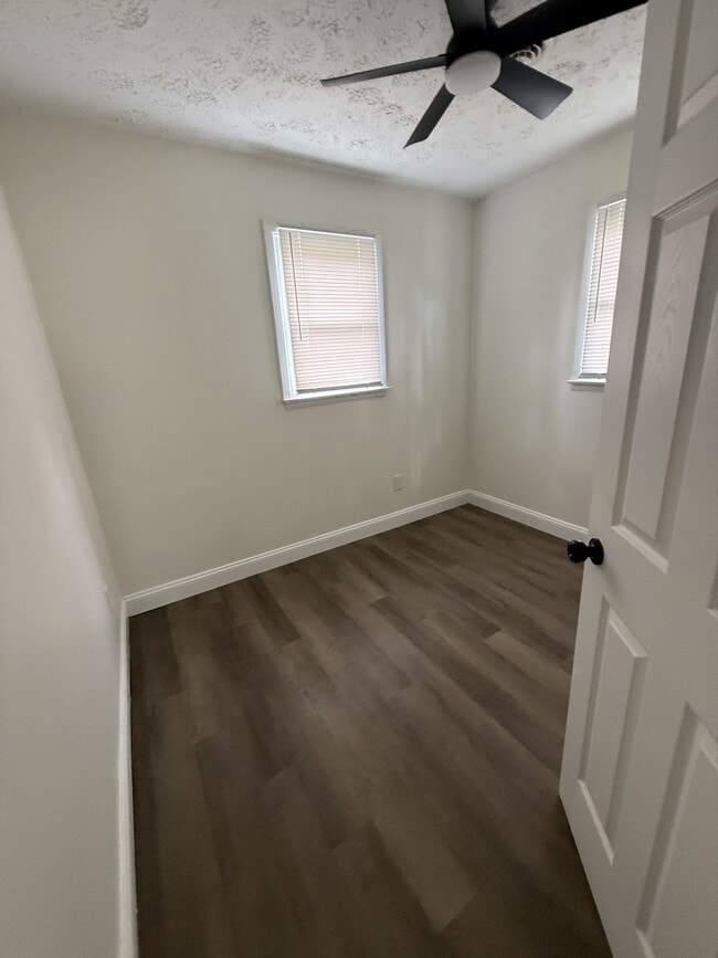 Building Photo - 501 Lincoln St