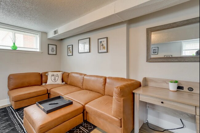 Building Photo - Updated 2BD, 1BA Half-Duplex in North Park...