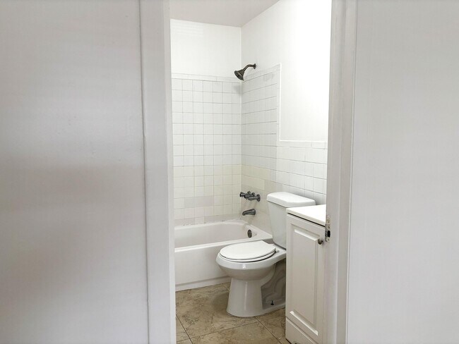 Building Photo - 491 NW 42nd Ave