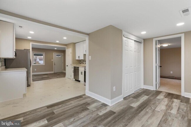 Building Photo - 8 Control Ct