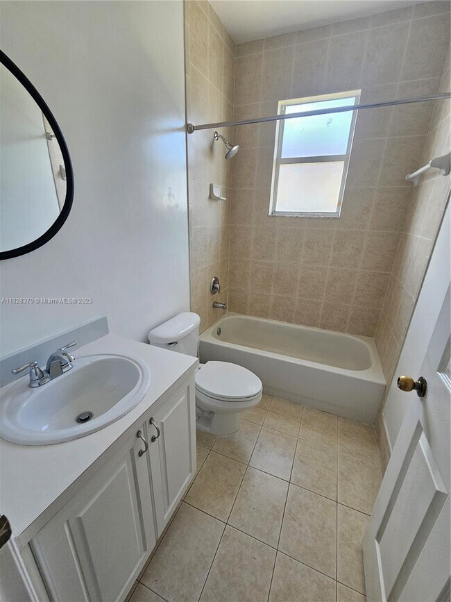 Building Photo - 5450 SW 165th Ct