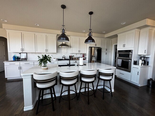 Building Photo - Stunning 5 Bedroom Home in Cordera with access to Community center with pool