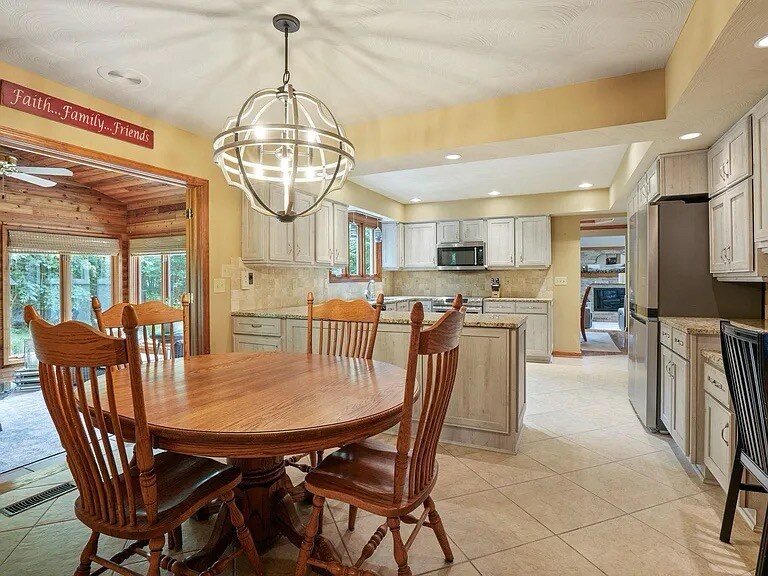 Building Photo - 7832 Country Brook Ln