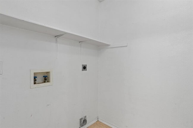 Building Photo - 1353 Lakeside Loop