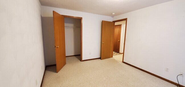 Building Photo - 1304 Glencoe Ln
