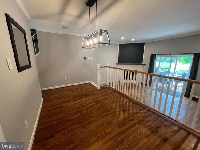 Building Photo - 2080 Golf Course Dr
