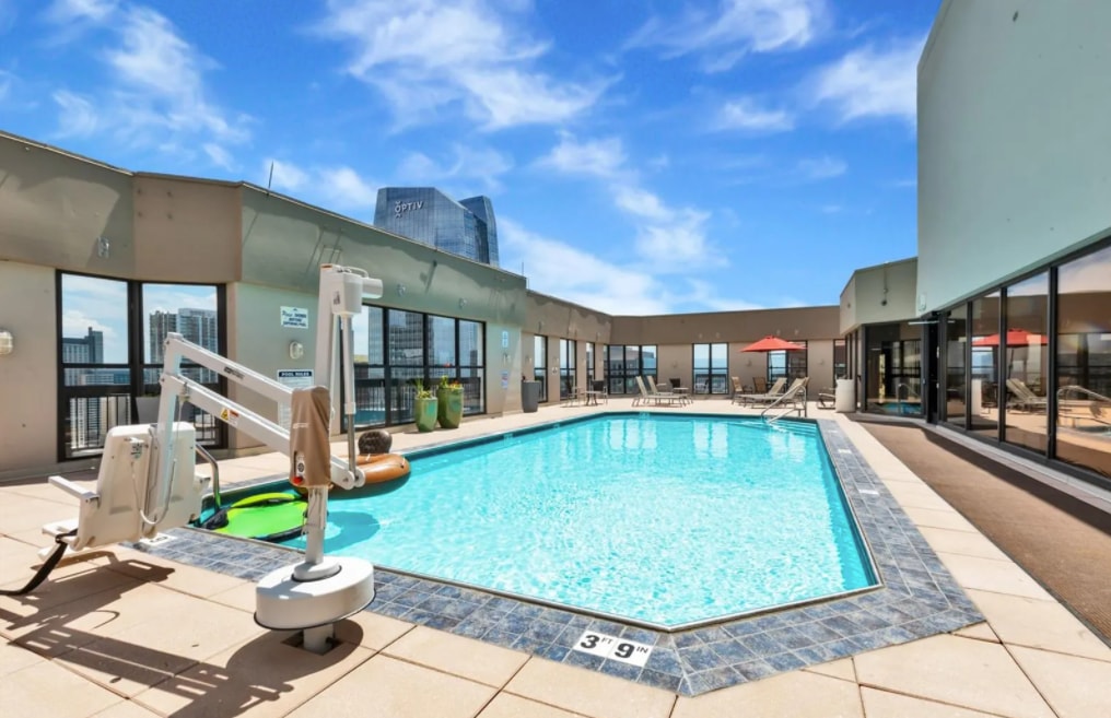 Rooftop Pool & Play - 1625 Larimer St