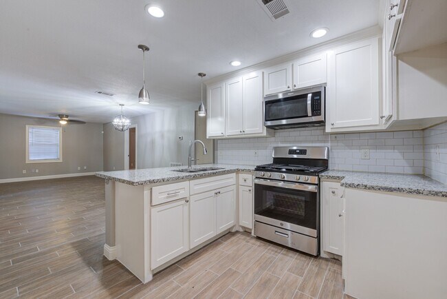 Building Photo - 6522 Linden St