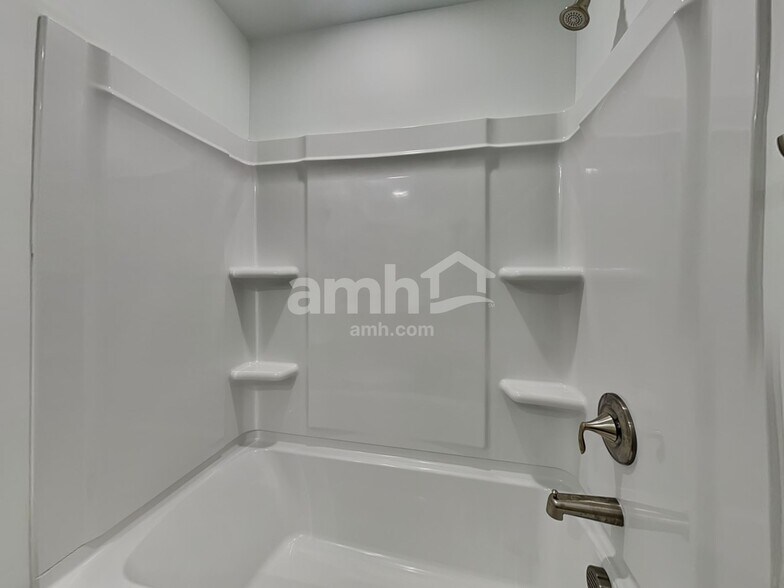 Building Photo - 6066 Rosemore Ln