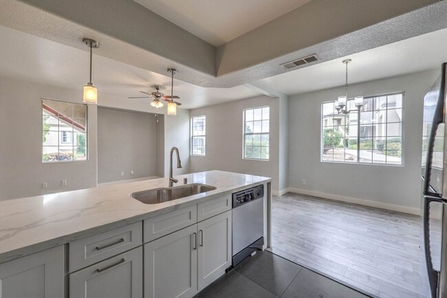 Building Photo - First-Floor 3BR/2BA Gated Condo with Resor...