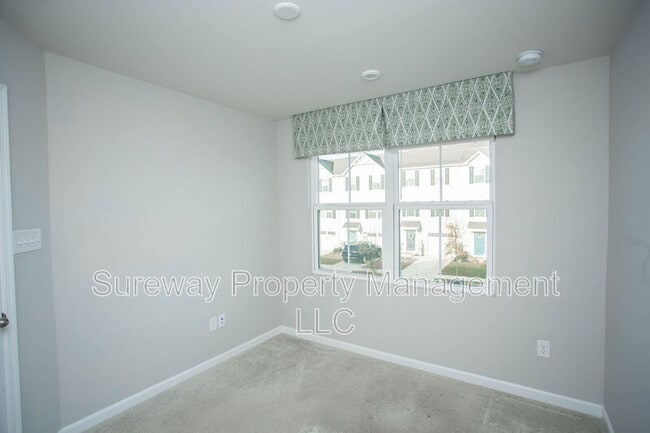 Building Photo - 2 Mulberry ln