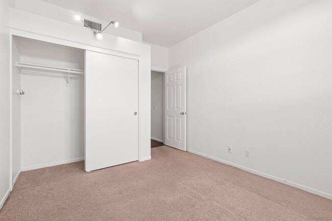 Building Photo - 12650 Springbrook Dr