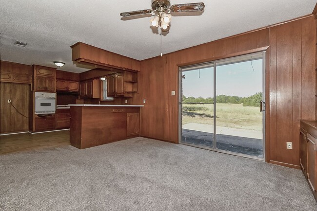 Building Photo - 1208 Yellowstone St