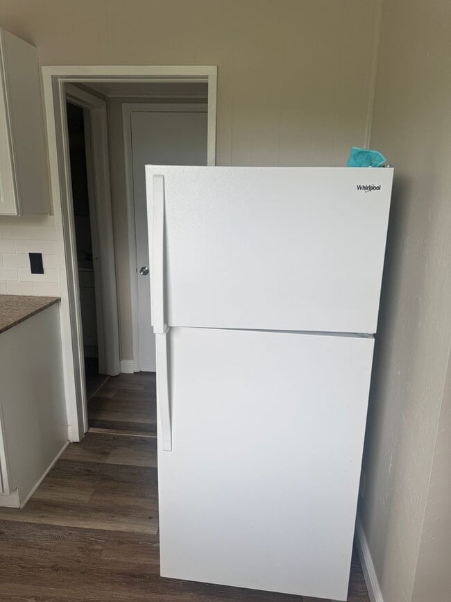 Building Photo - RARE CARSON LANE DUPLEX AVAILABLE