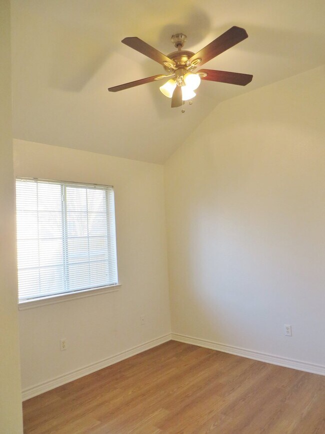 Building Photo - 3 Bedroom 2 Bathroom Parkview Estates Home