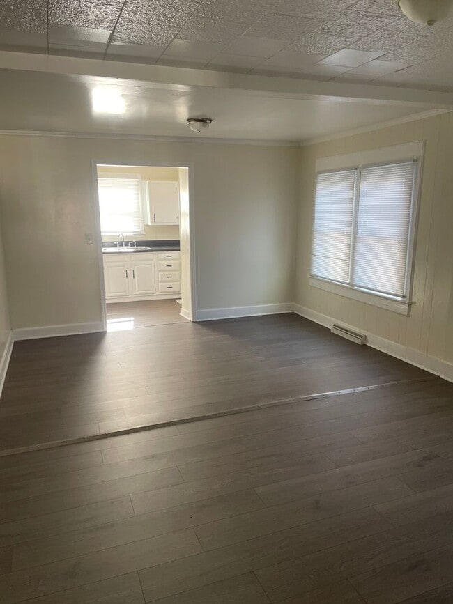 Building Photo - 1320 Marne St