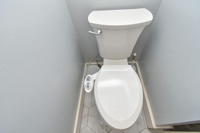 Building Photo - 7 Dupont Ln