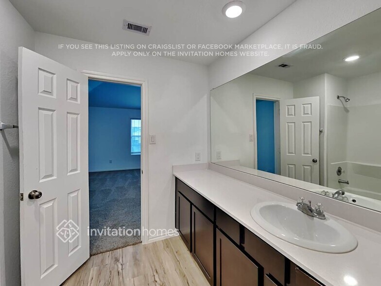 Building Photo - 24139 Mustang Run Dr