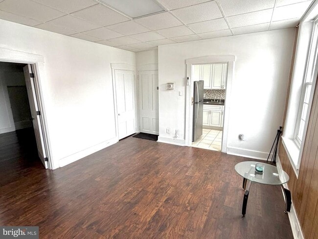 Building Photo - 136 S 5th St