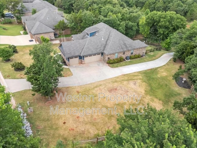 Building Photo - 8651 Overlook Dr