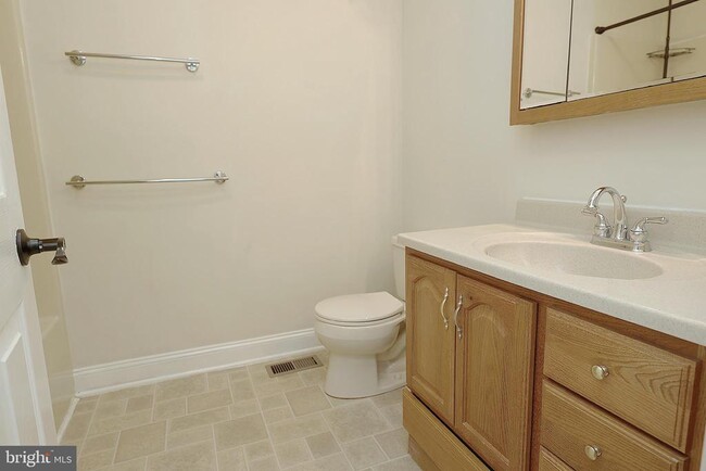 Building Photo - 72 5 Crown Royal Cir