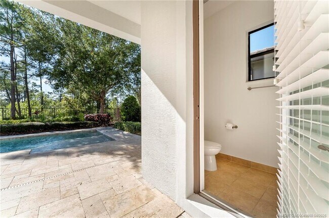 Building Photo - 255 Calmo Cir
