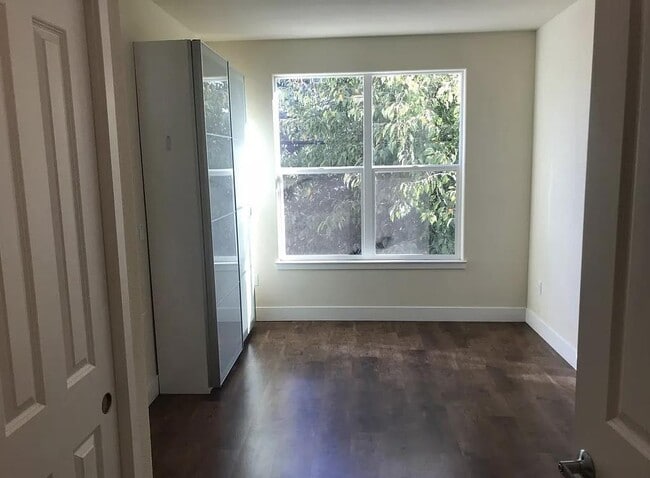 Building Photo - 224 Laurel St