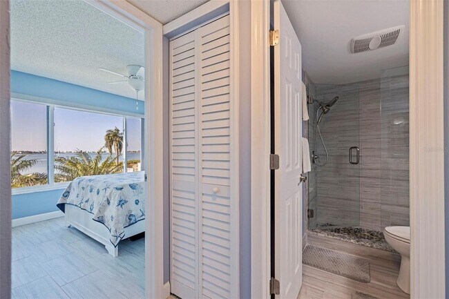 Building Photo - 6365 Bahia Del Mar Blvd S