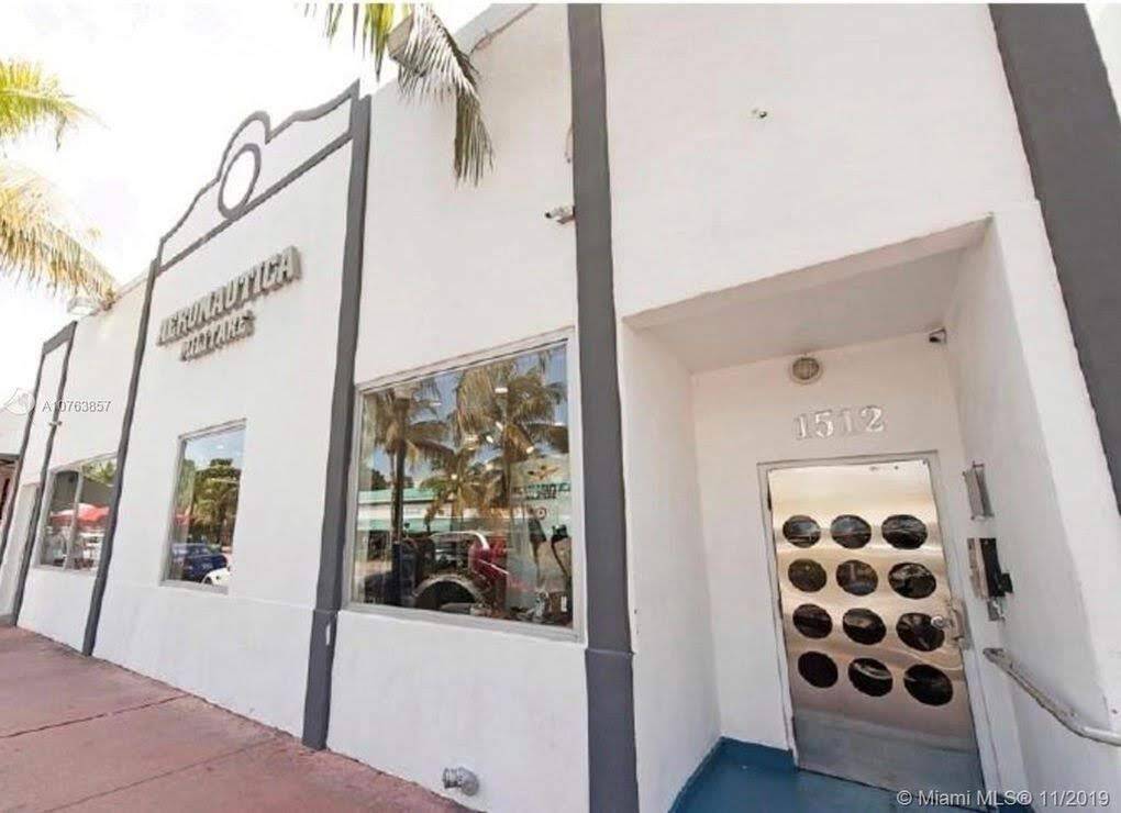 BUILDING ENTRANCE - 1512 Washington Ave