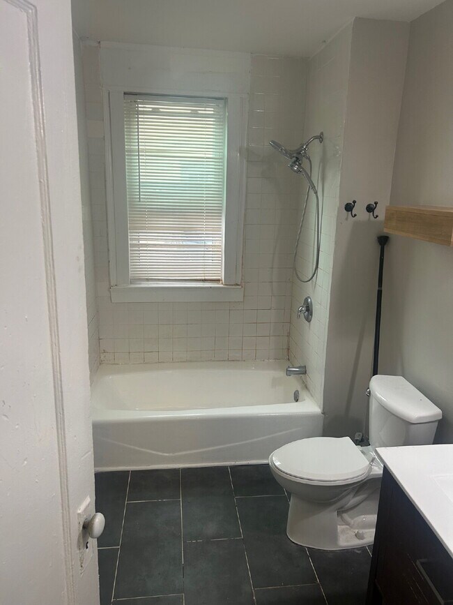 Building Photo - Large first floor two bedroom with bonus r...